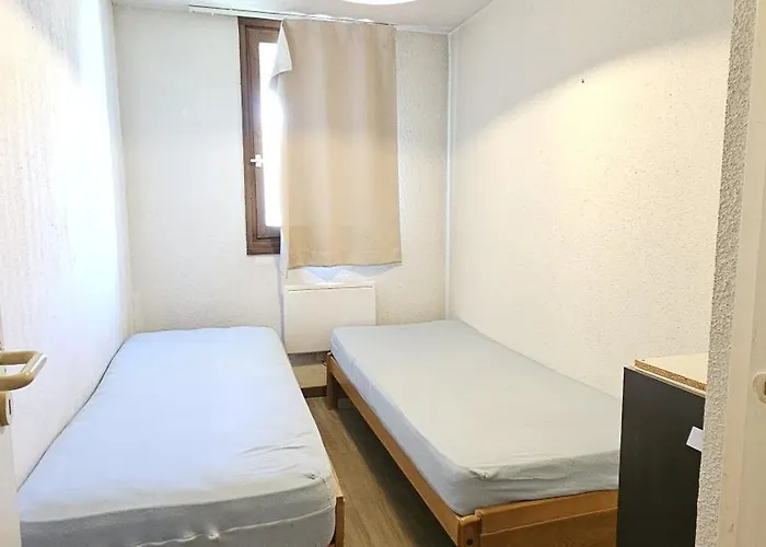 - Inout - 3 Beds Flat J-b4 *