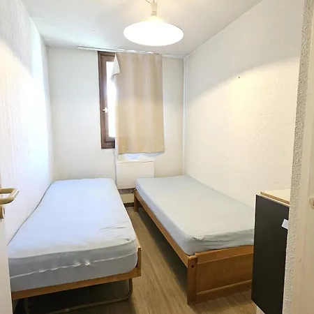 - Inout - 3 Beds Flat J-b4 *